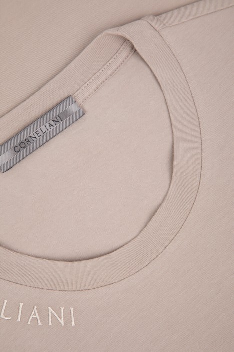 футболка  из хлопка спереди