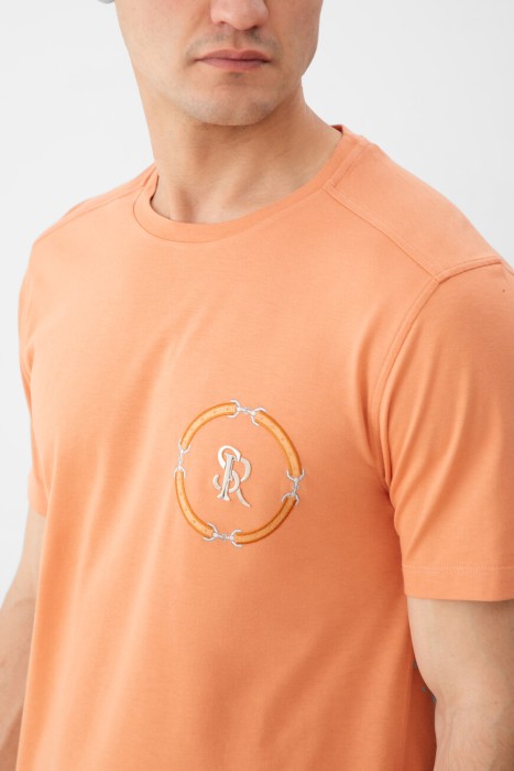 футболка  из англии вид сбоку