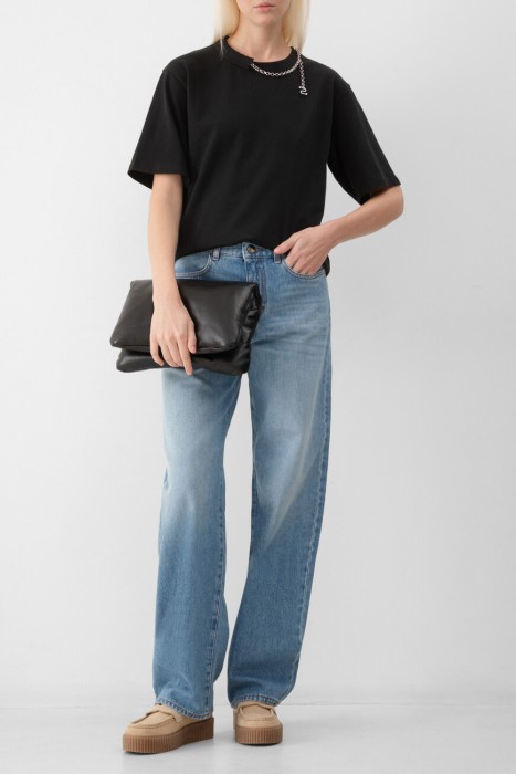 Товар черного цвета с внутренней стороны