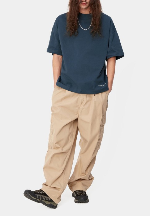 футболка  от бренда carhartt wip вид слева