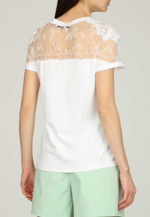 Товар белого цвета с внутренней стороны