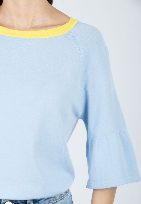 Товар голубого цвета с внутренней стороны