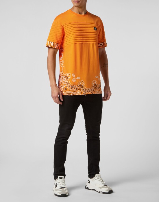 Товар оранжевого цвета с внутренней стороны