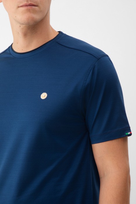 футболка  из англии вид сбоку