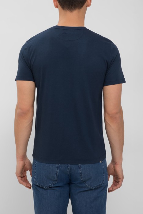 футболка  по цене 33750 руб вид справа