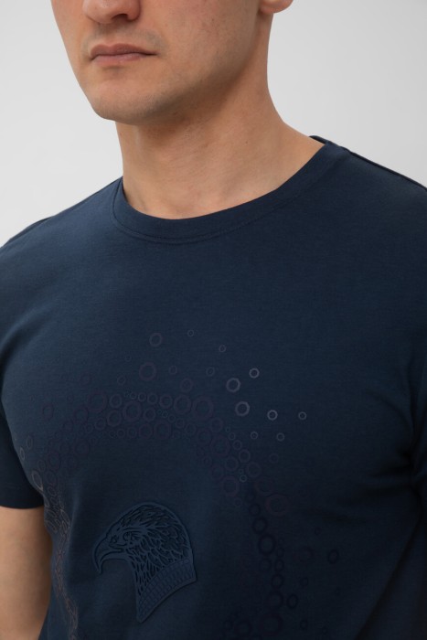 футболка  из англии вид сбоку