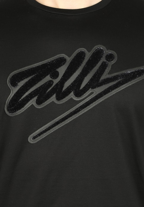 Товар черного цвета с внутренней стороны