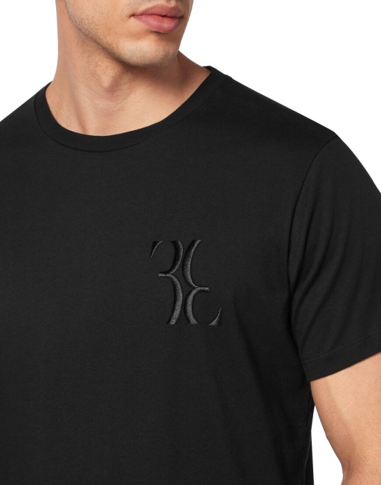 Товар черного цвета с внутренней стороны