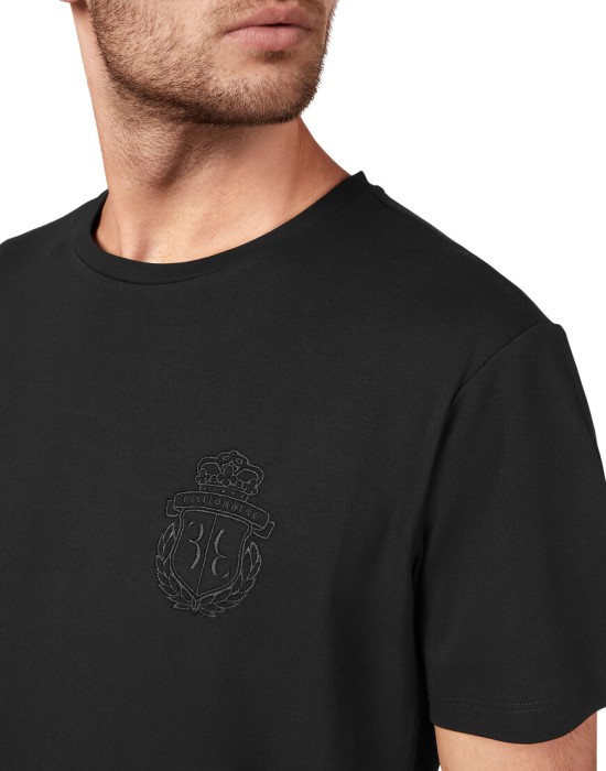 Товар черного цвета с внутренней стороны