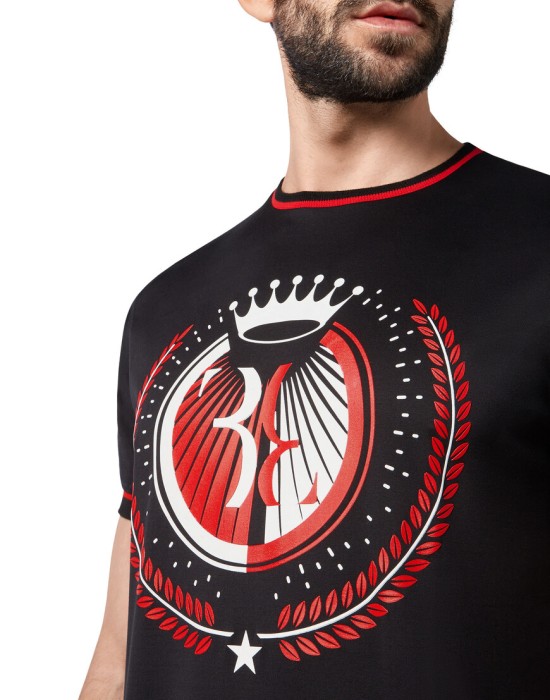 Товар черного цвета с внутренней стороны