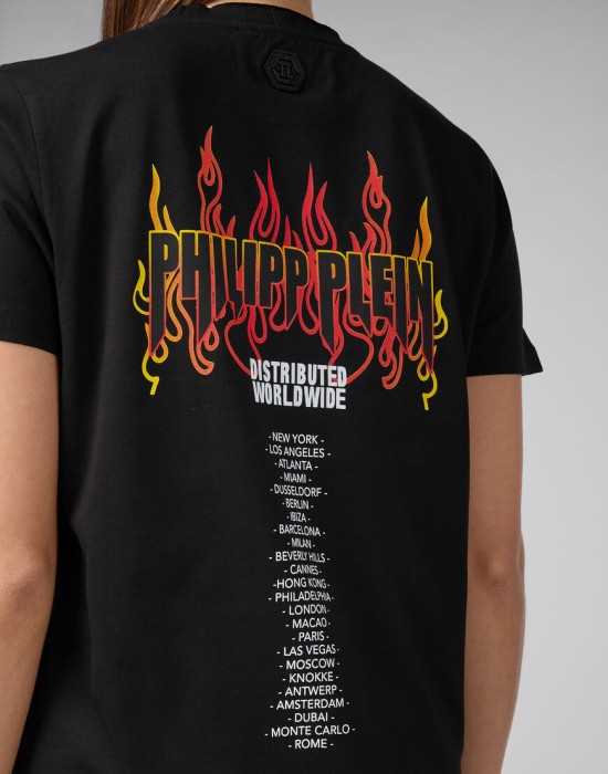 футболка  классического стиля с лицевой стороны