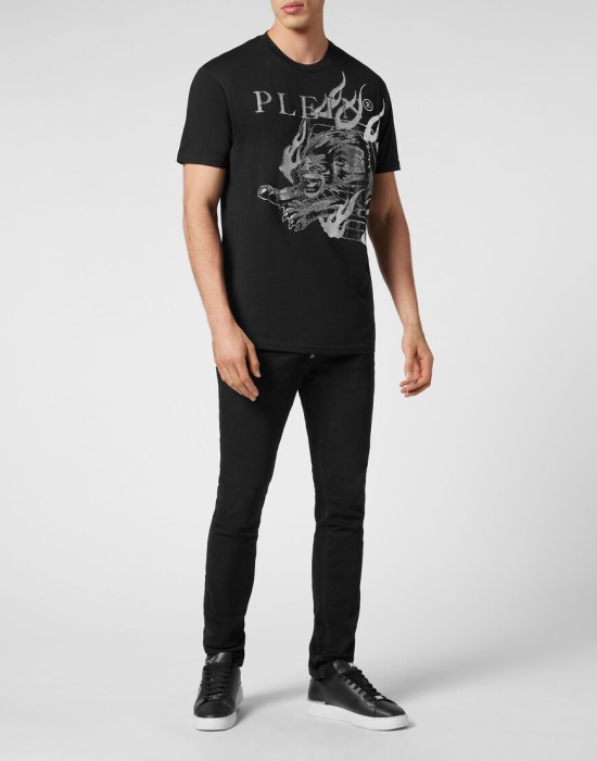 Товар черного цвета с внутренней стороны