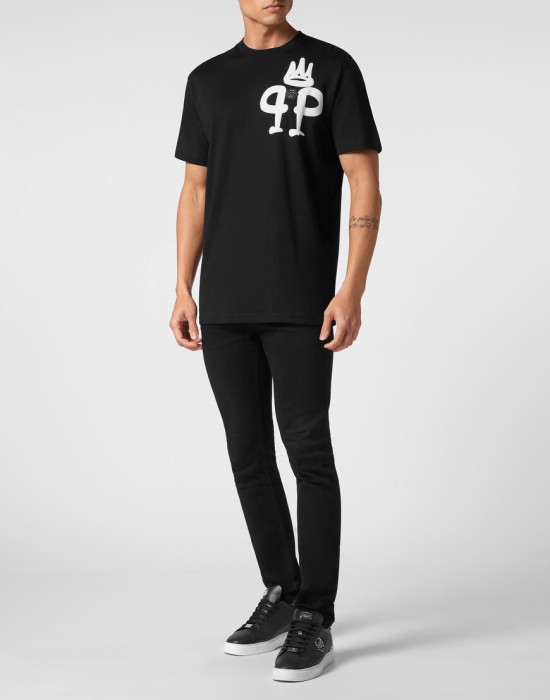 Товар черного цвета с внутренней стороны