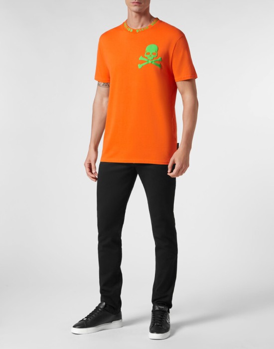 Товар оранжевого цвета с внутренней стороны