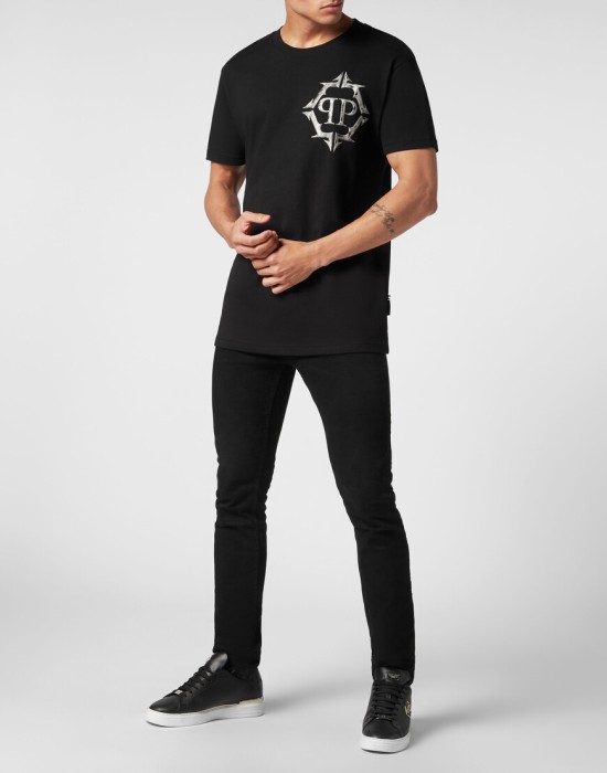 Товар черного цвета с внутренней стороны