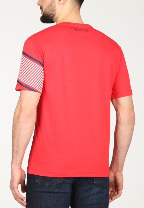 футболка  из англии вид сбоку