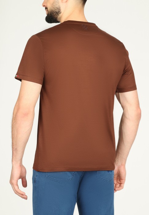 футболка  из англии вид сбоку