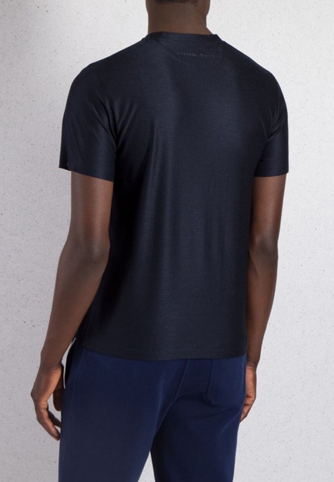 футболка  из англии вид сбоку