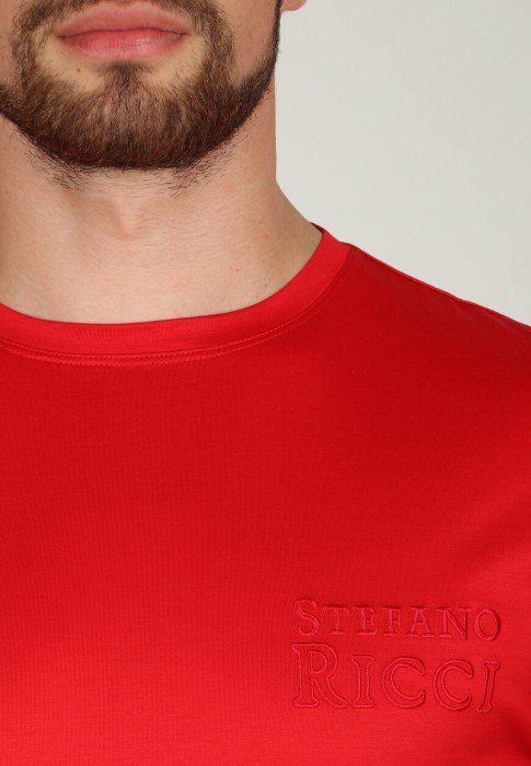 Товар красного цвета с внутренней стороны