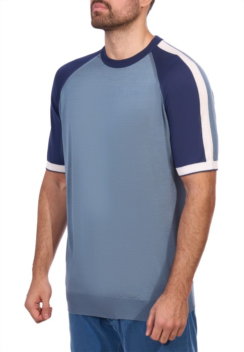 Товар голубого цвета с внутренней стороны