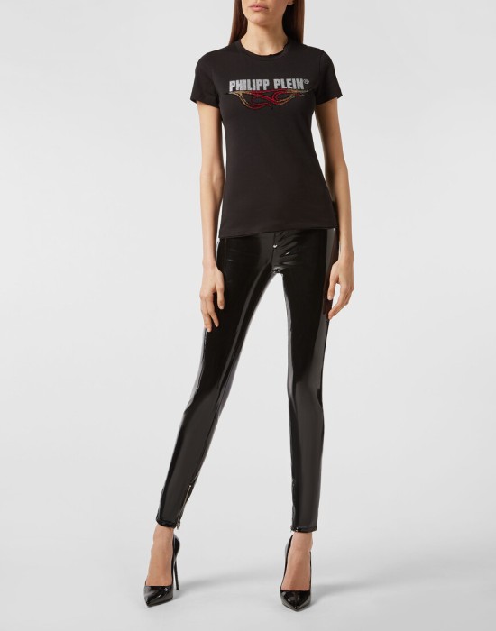 Товар черного цвета с внутренней стороны