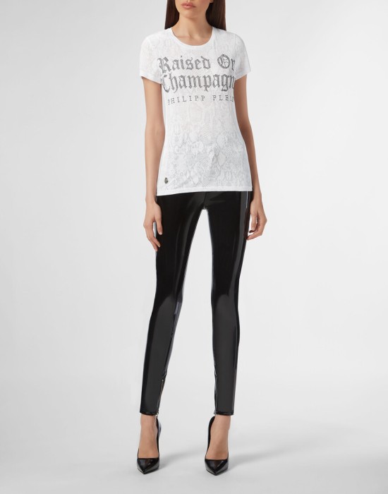 Товар белого цвета с внутренней стороны