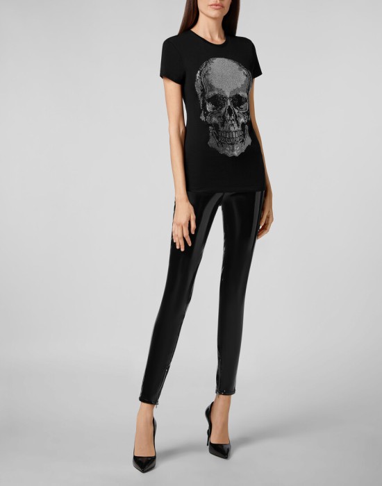 Товар черного цвета с внутренней стороны