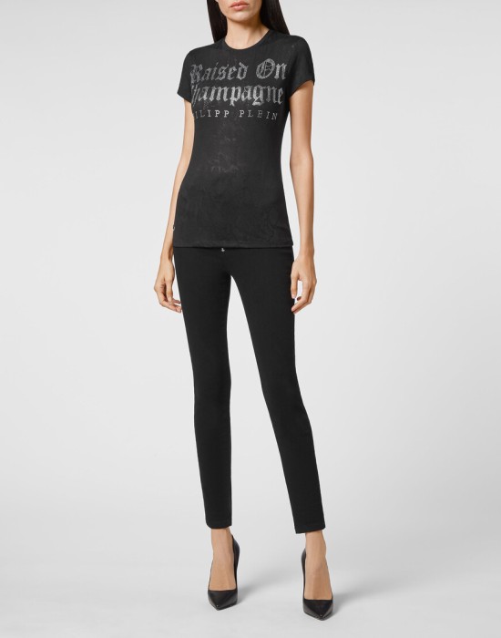 Товар черного цвета с внутренней стороны