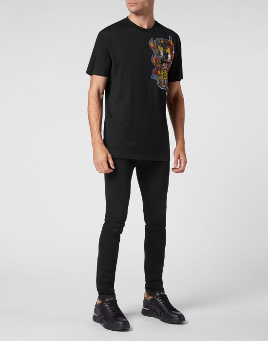 Товар черного цвета с внутренней стороны