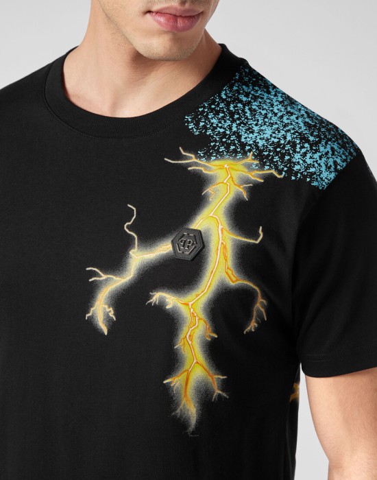 футболка  из америки вид сбоку