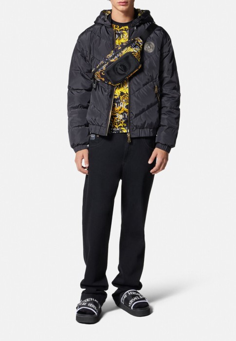 футболка  от бренда versace jeans couture вид слева