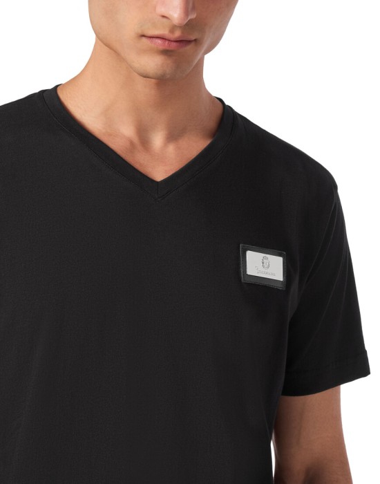 Товар черного цвета с внутренней стороны