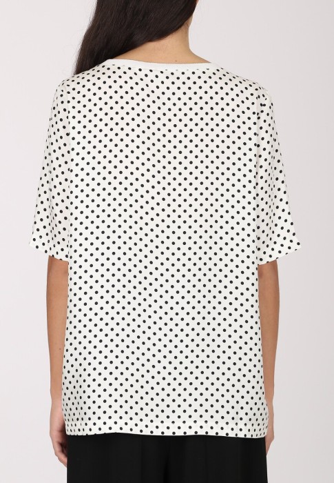 Товар белого цвета с внутренней стороны