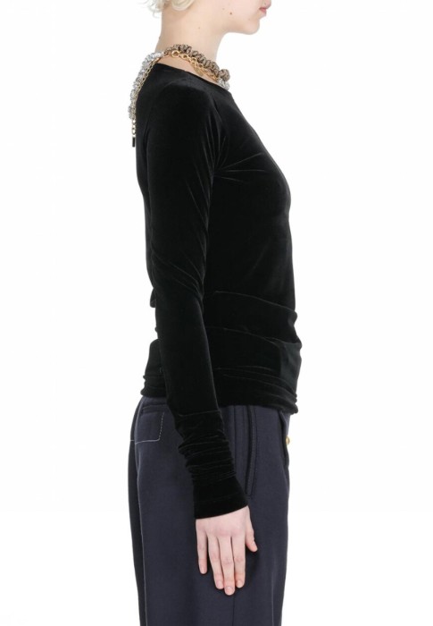 Товар черного цвета с внутренней стороны