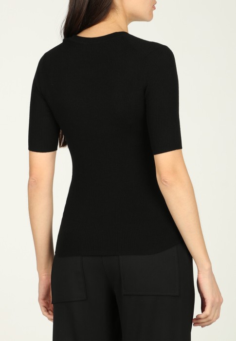 Товар черного цвета с внутренней стороны