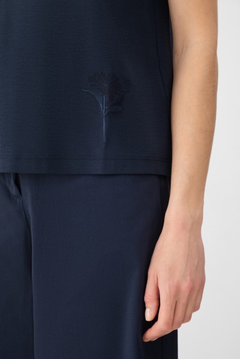 Товар синего цвета с внутренней стороны