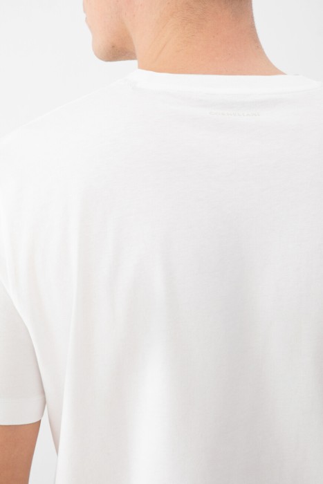 Товар белого цвета с внутренней стороны