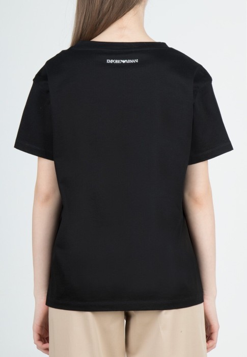 Товар черного цвета с внутренней стороны