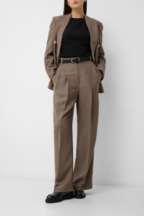 Товар черного цвета с внутренней стороны