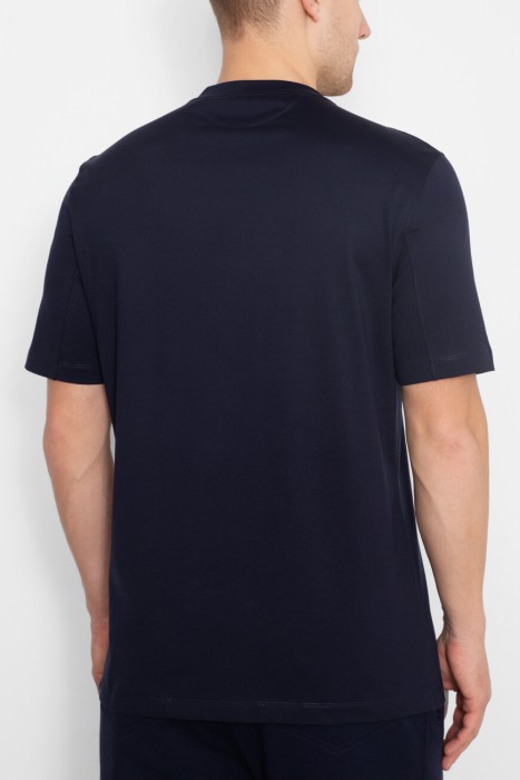 футболка  по цене 74000 руб вид справа