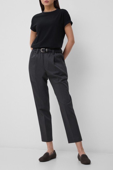 Товар черного цвета с внутренней стороны