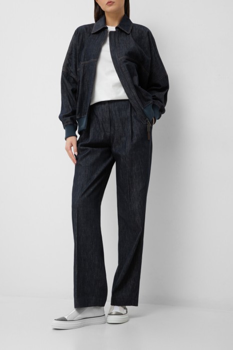 Товар белого цвета с внутренней стороны