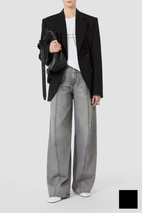 Товар черного цвета с внутренней стороны