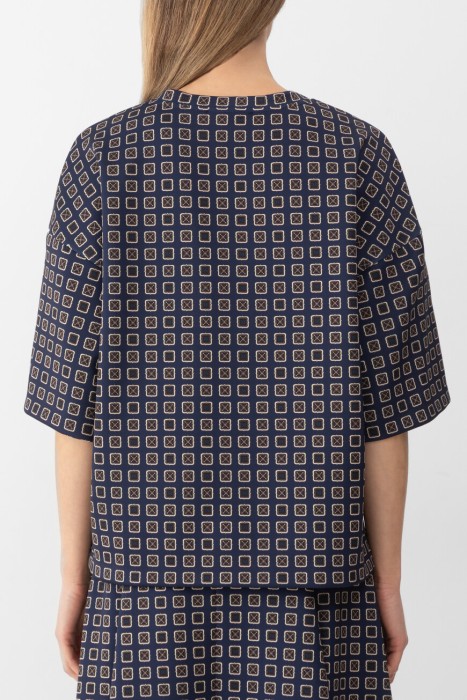 футболка  от бренда max mara вид слева