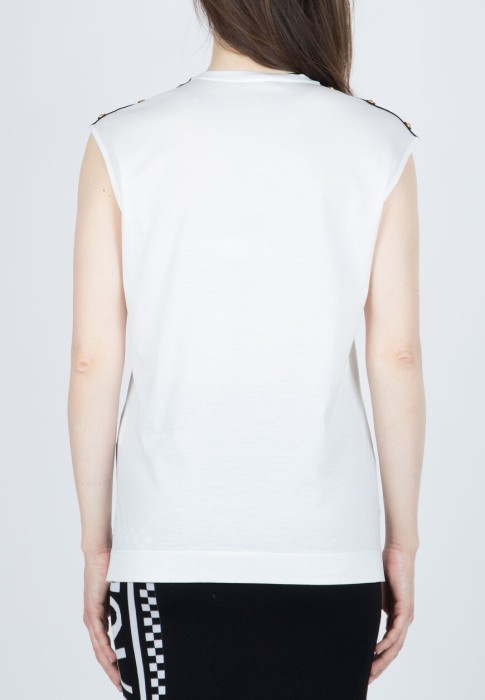 Товар белого цвета с внутренней стороны