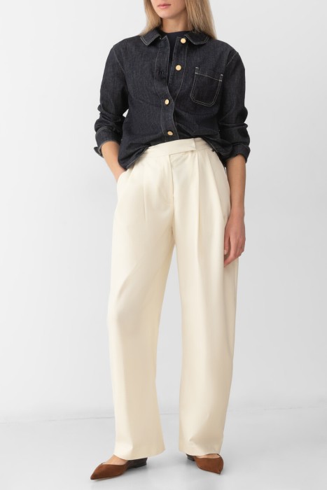 Товар синего цвета с внутренней стороны