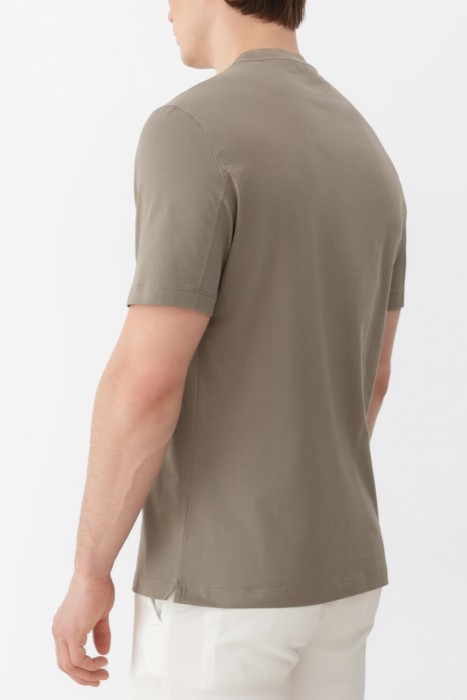 футболка  от бренда brunello cucinelli вид слева