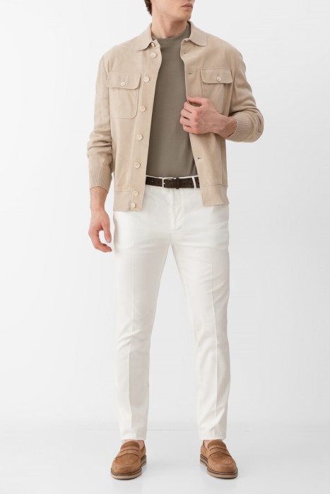 Товар хаки цвета с внутренней стороны