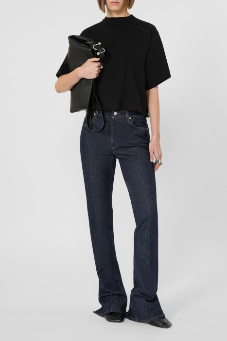 Товар черного цвета с внутренней стороны