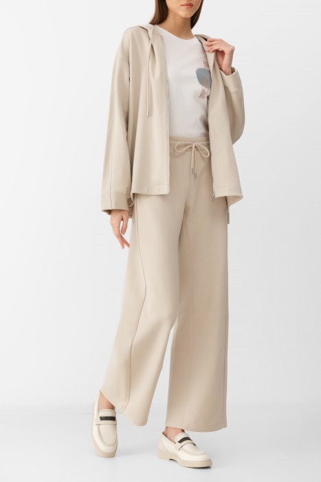 Товар белого цвета с внутренней стороны